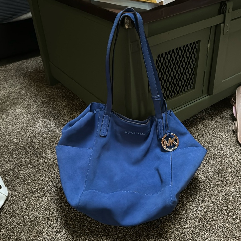 Michael Kors Hobo Bag. Barely Used. Great Shape!